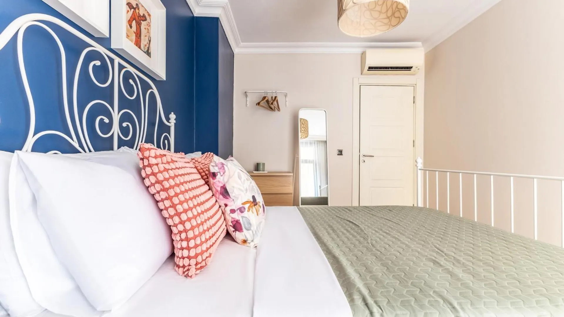 Stylish Urban Oasis 2 Min To Galata Tower Apartment Istanbul