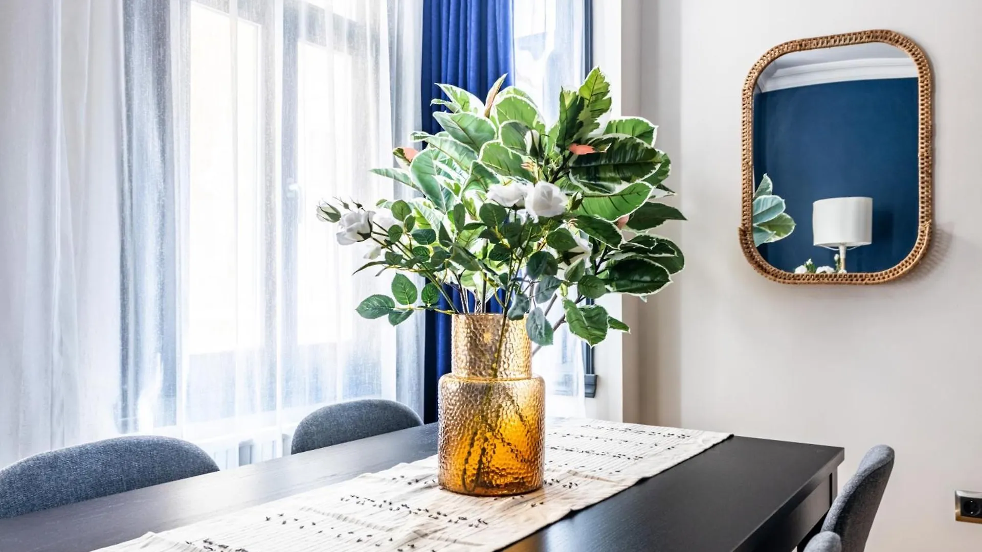 Stylish Urban Oasis 2 Min To Galata Tower Apartment Istanbul 0*,  Turcia