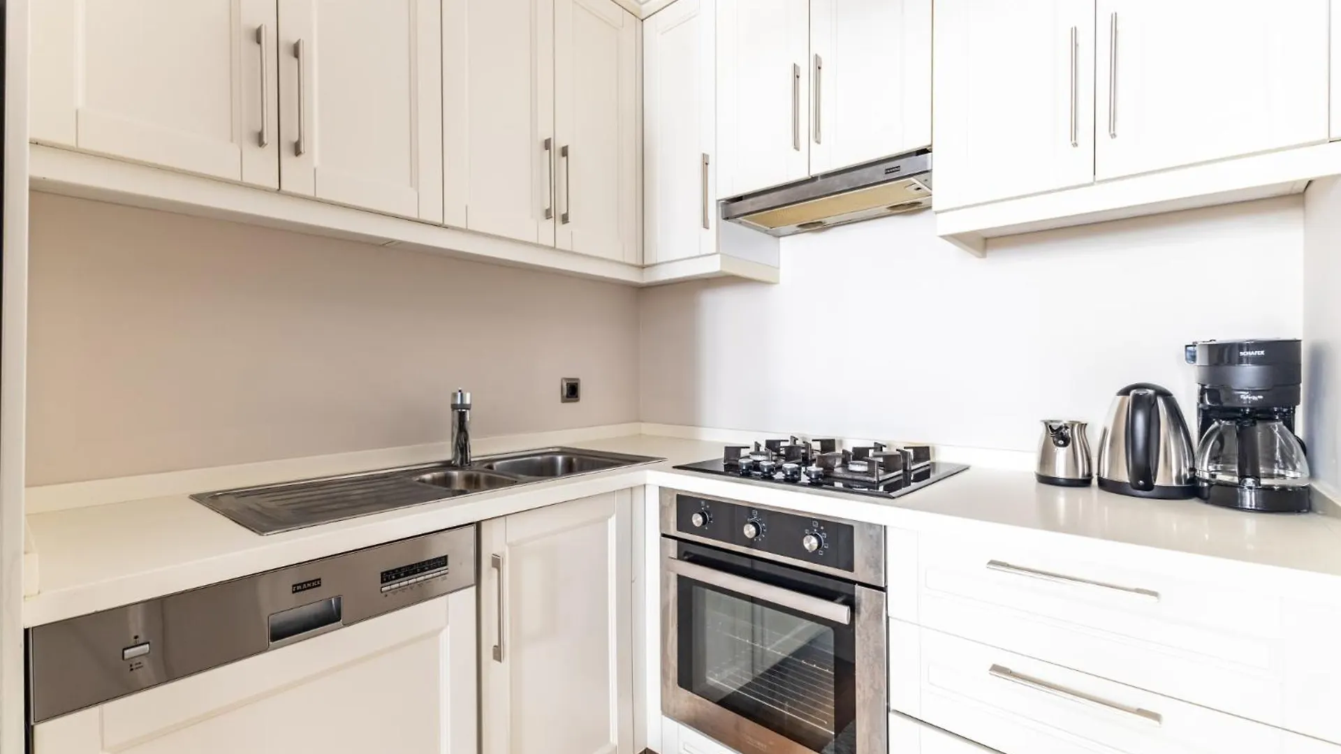 Stylish Urban Oasis 2 Min To Galata Tower Apartment Istanbul